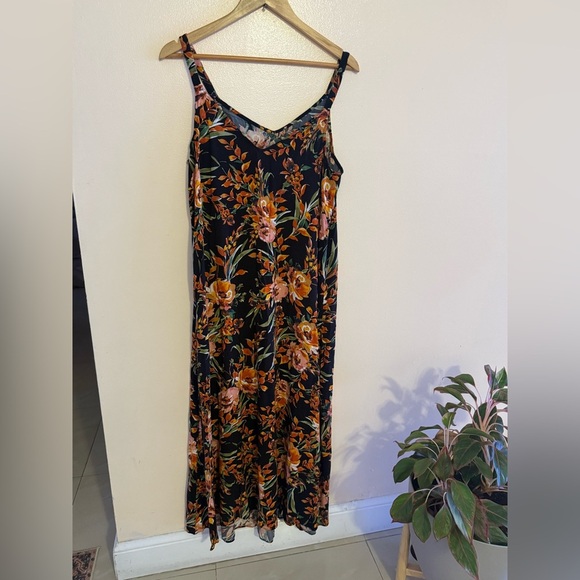 MSK brand maxi dress, size large, with a black background and a floral pattern - Picture 8 of 16